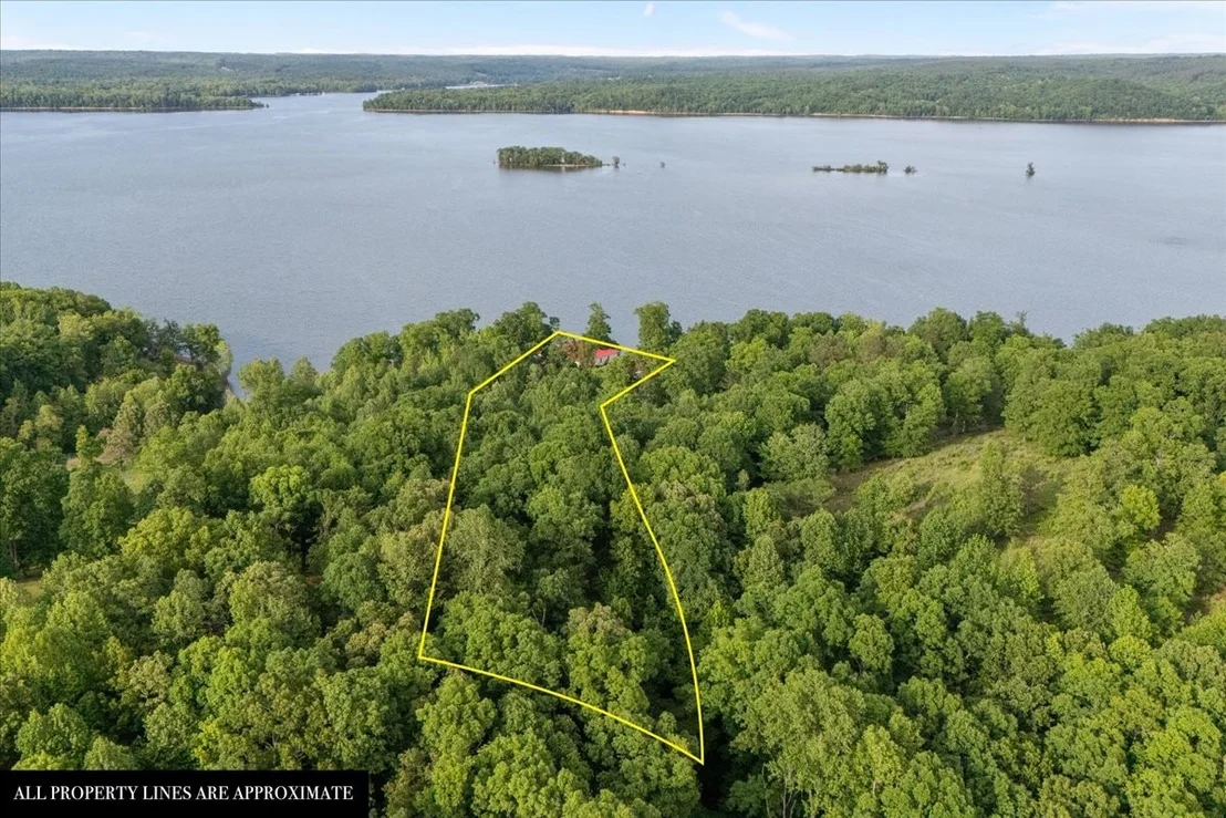 Photo of 867 River Oaks Dr