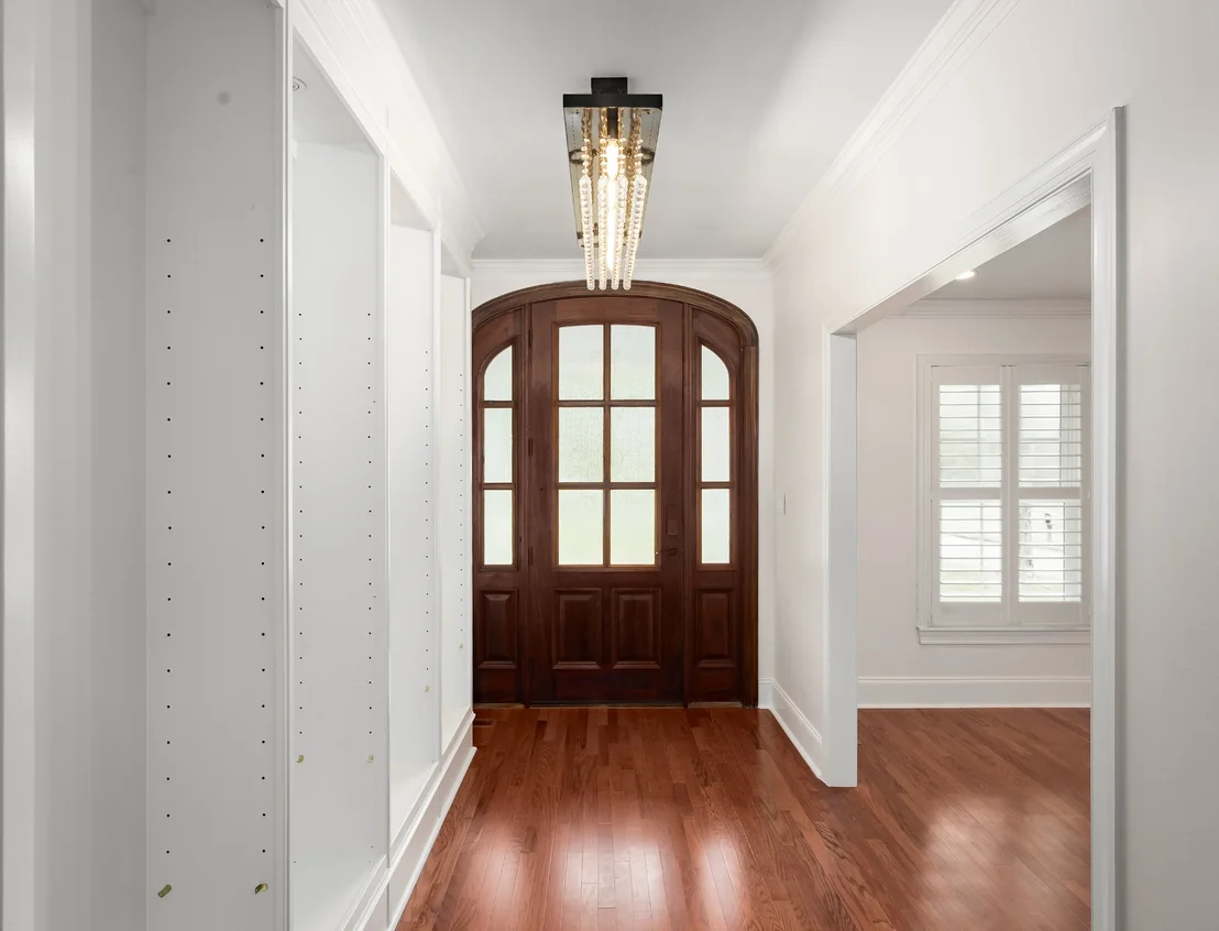 Photo of 102 Colonial Dr