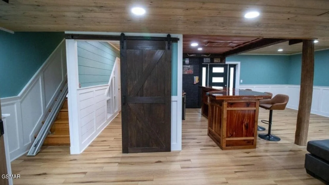 Photo of 310 Hollywood Circle