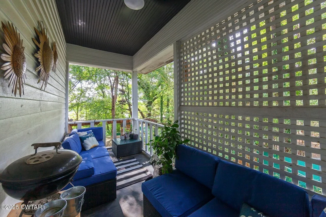 Photo of 1262 Hollywood Dr