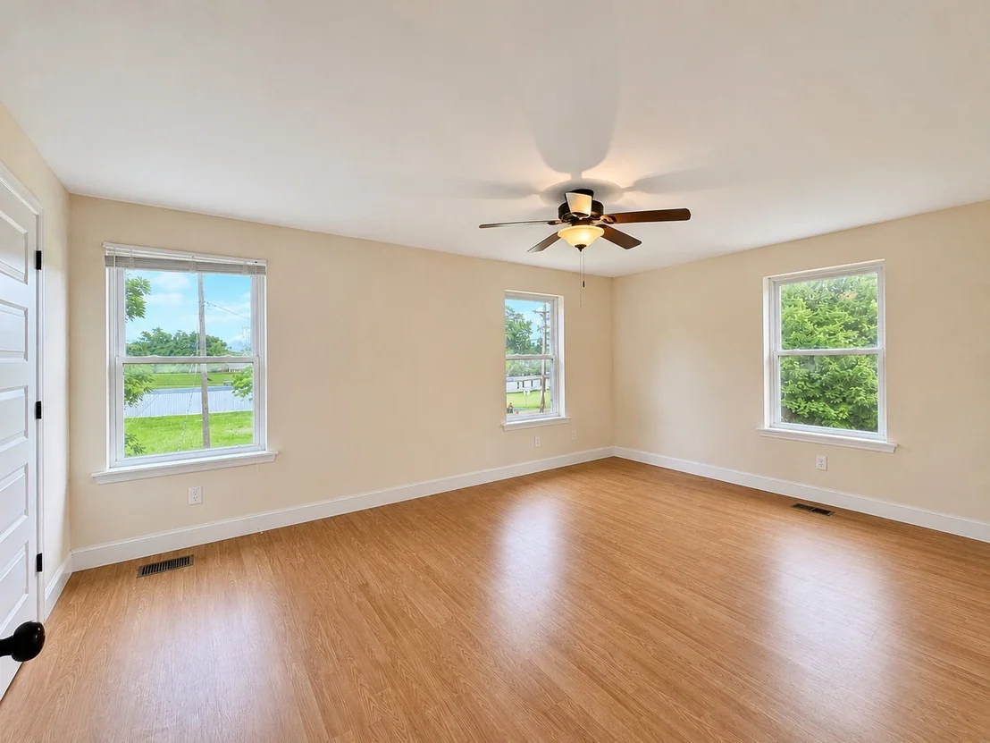 Photo of 352 Main St