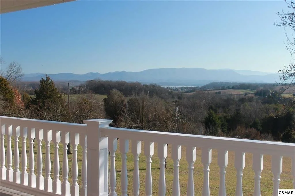 Photo of 1817 LONGVIEW Lane