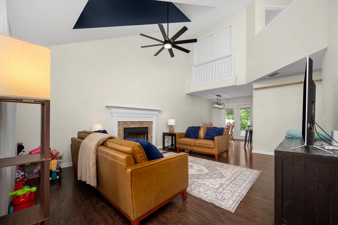 Photo of 3434 Leslie Ln