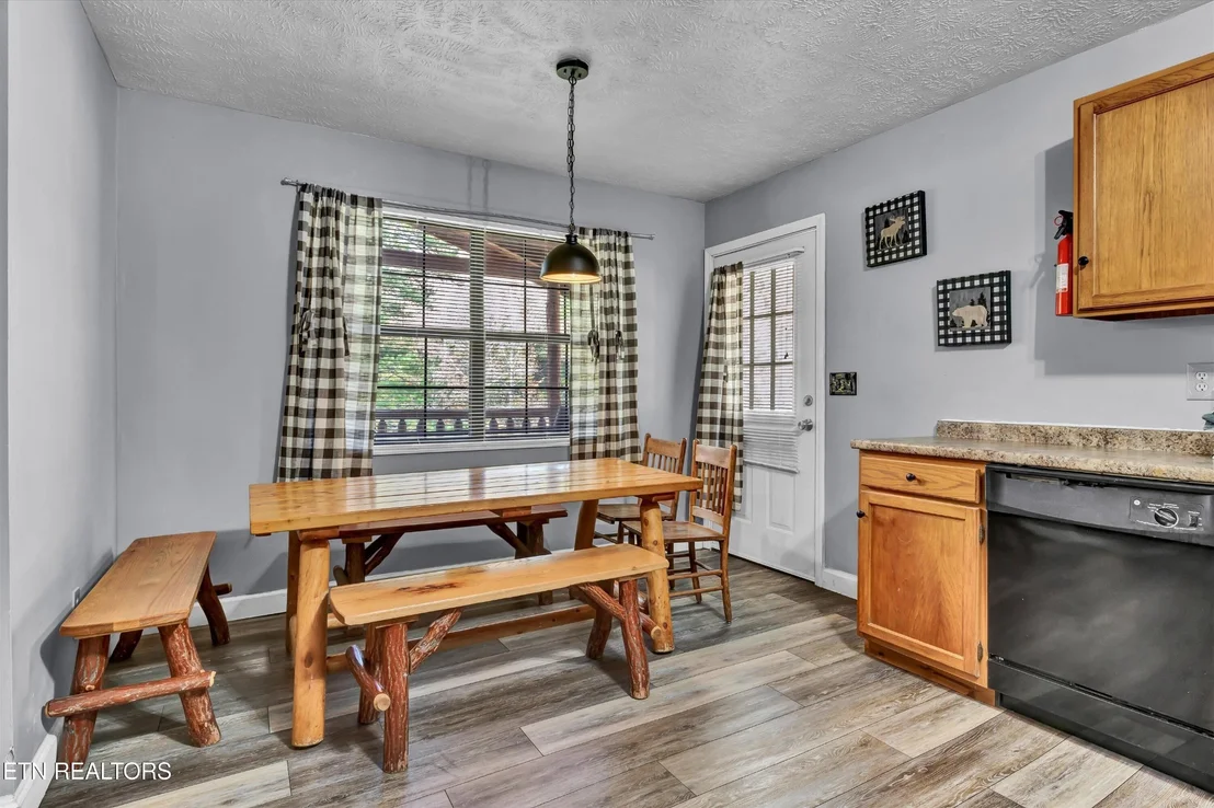 Photo of 2833 Longvale Lane