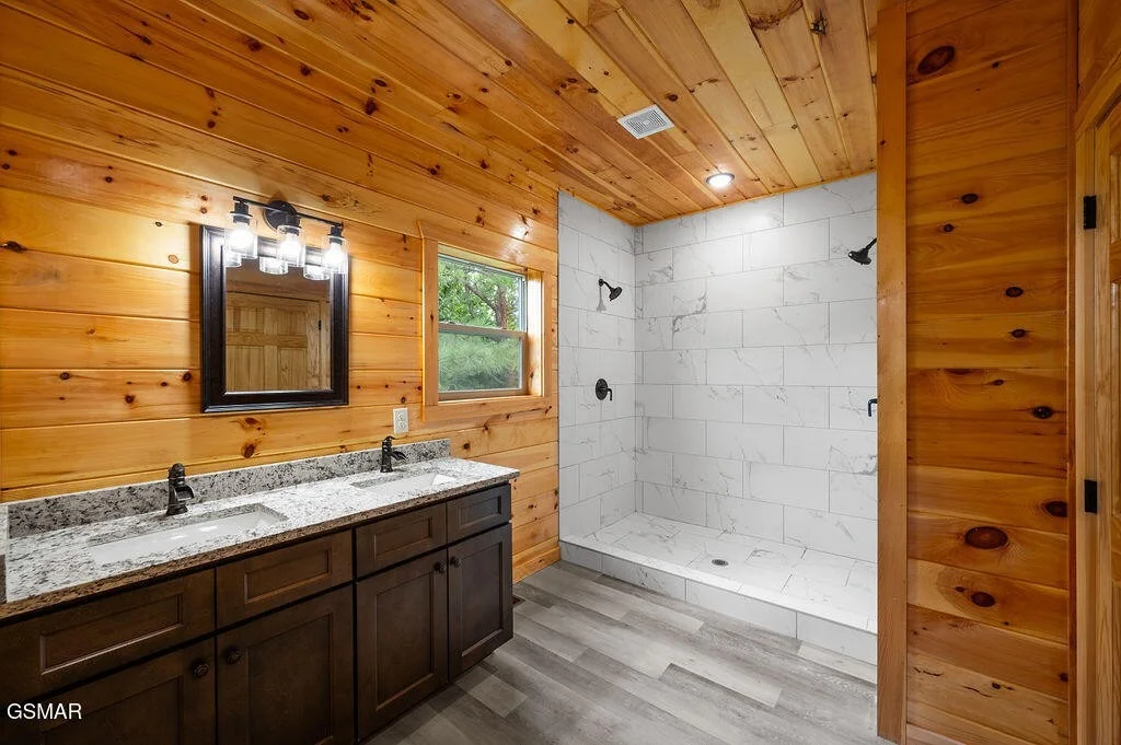 Photo of 4183 Chamberlain Lane