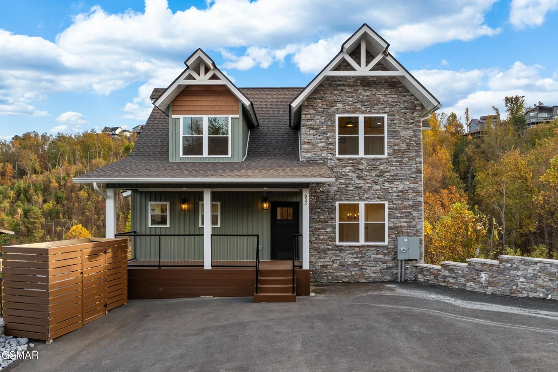 Photo of 652 Pinecrest Drive