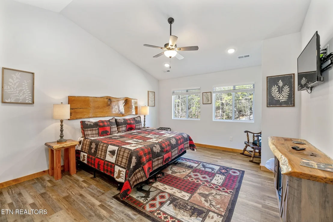 Photo of 330 Rainbow Circle