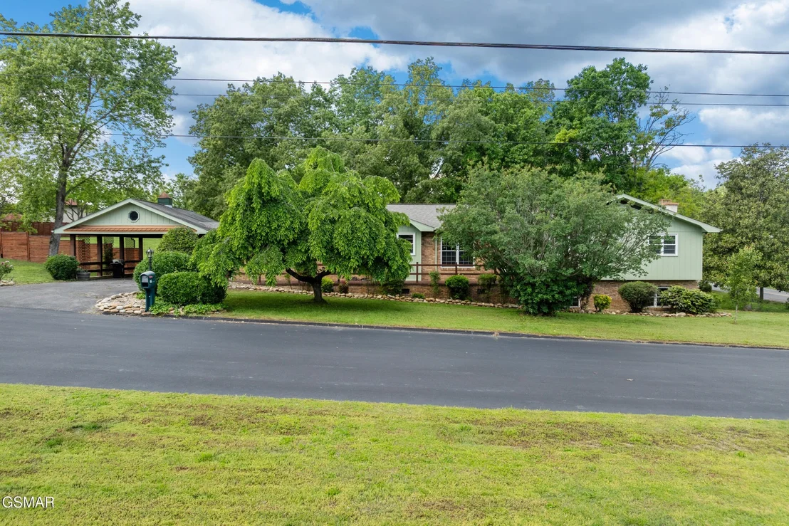 Photo of 310 Hollywood Circle