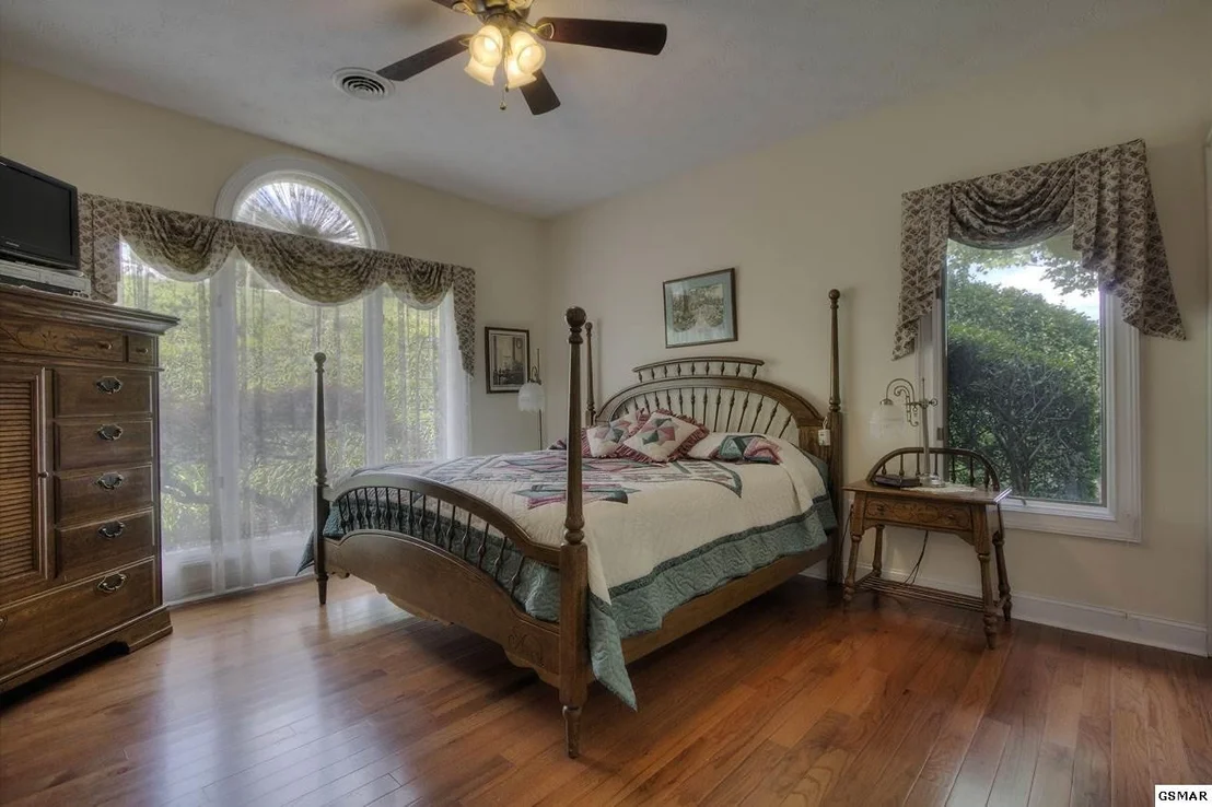 Photo of 952 Holtsinger Drive