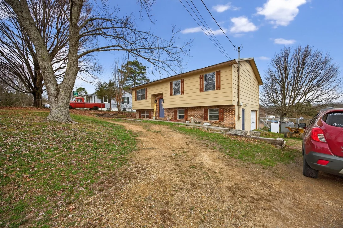 Photo of 230 SE Fairview Drive SE