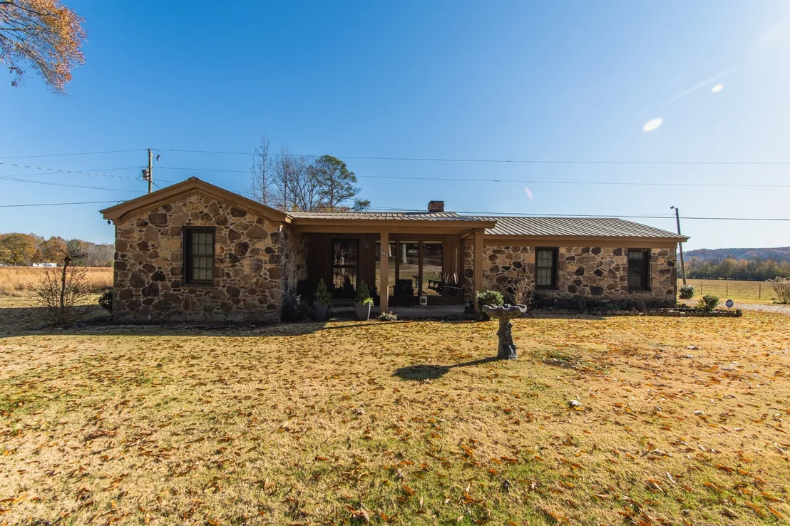 Photo of 605 Robinson Rd
