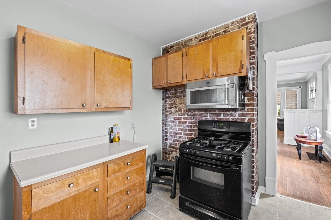 Photo of 985 FORREST AVE