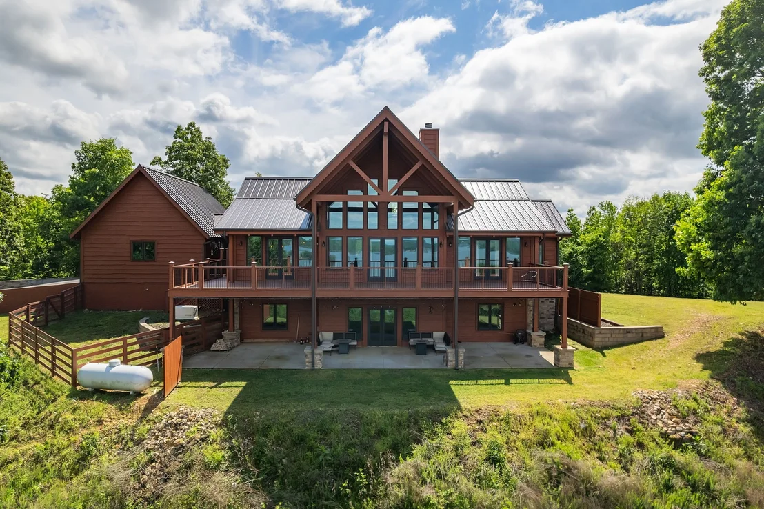 Photo of 685 River Oaks Dr