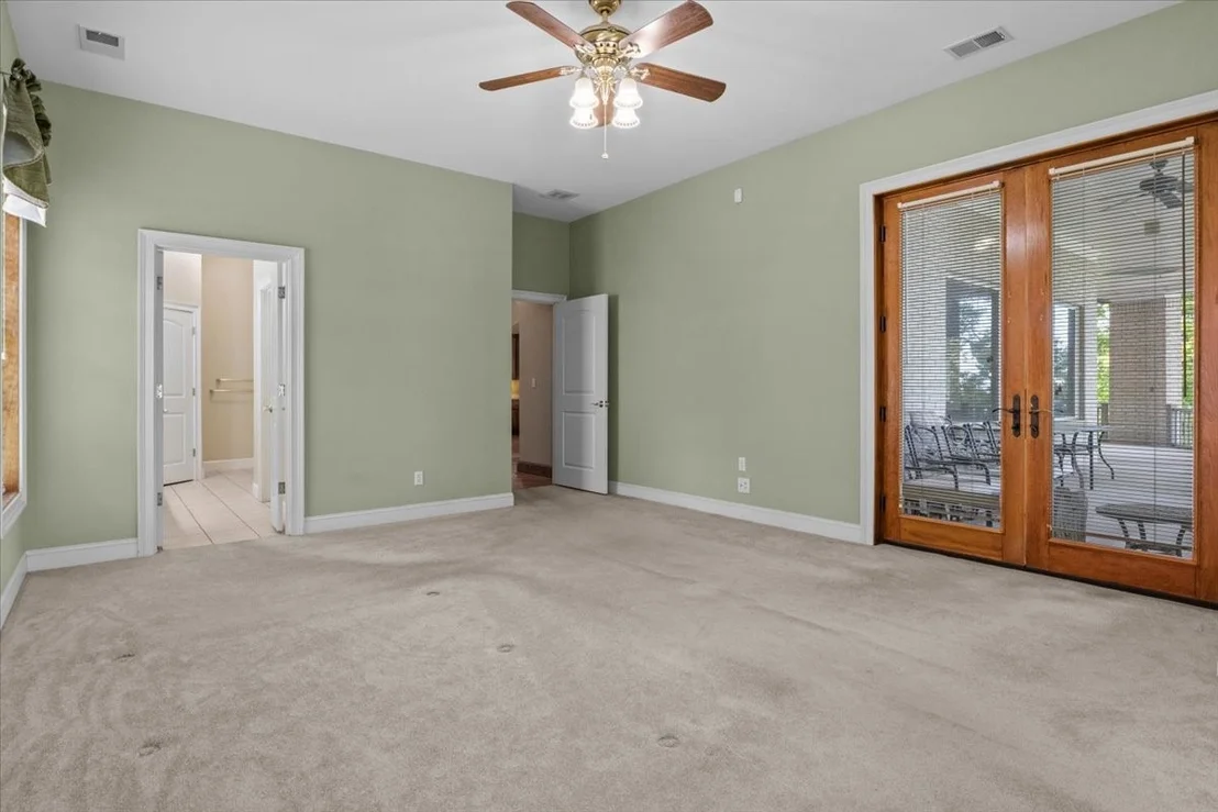 Photo of 867 River Oaks Dr