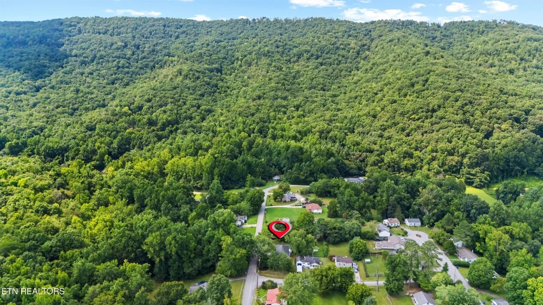 Photo of 702 Meadowview Drive