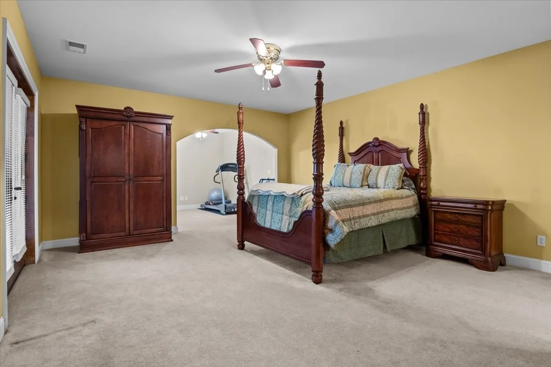 Photo of 867 River Oaks Dr
