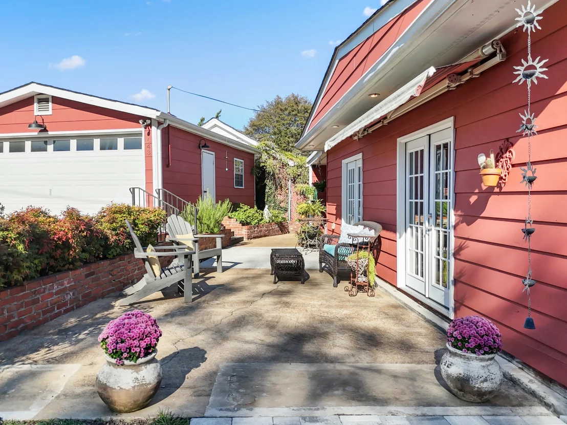 Photo of 643 E Crest Road
