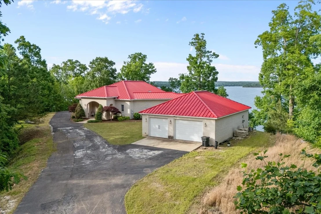 Photo of 867 River Oaks Dr