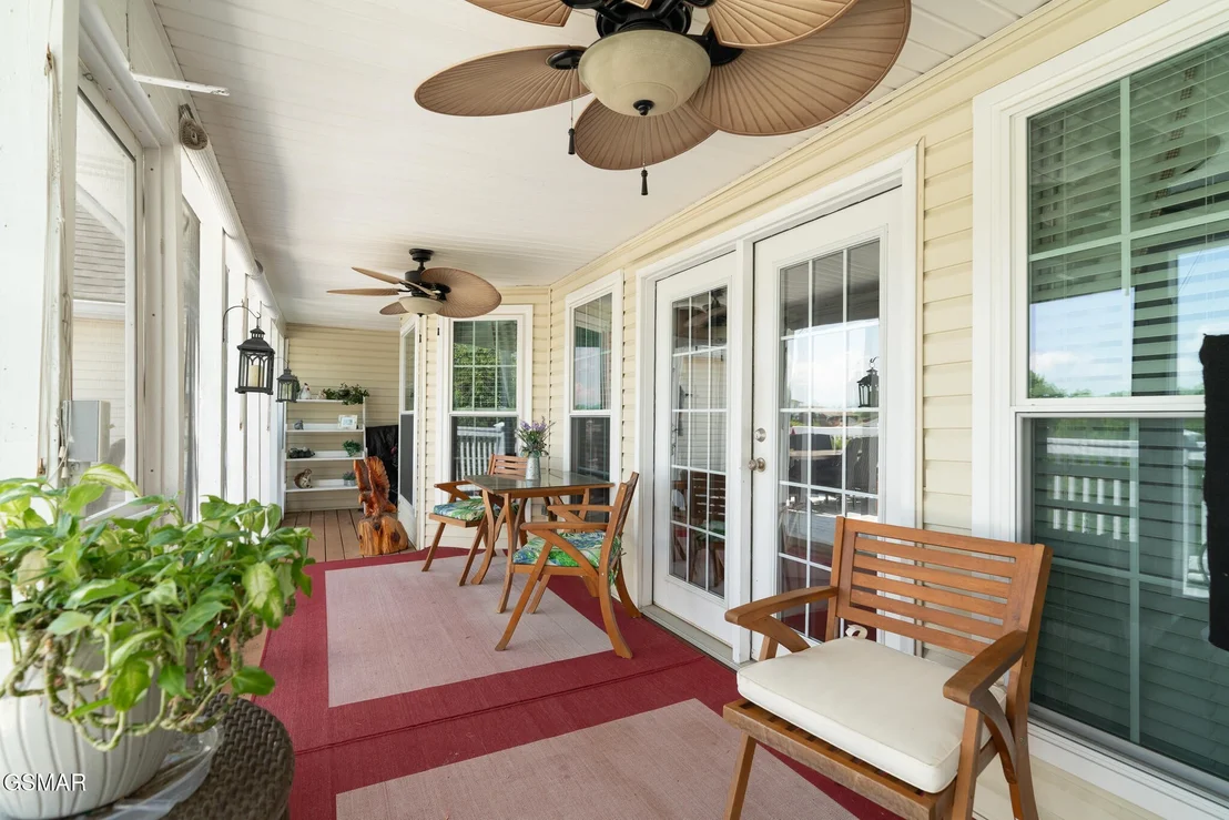 Photo of 884 River Cliff Drive