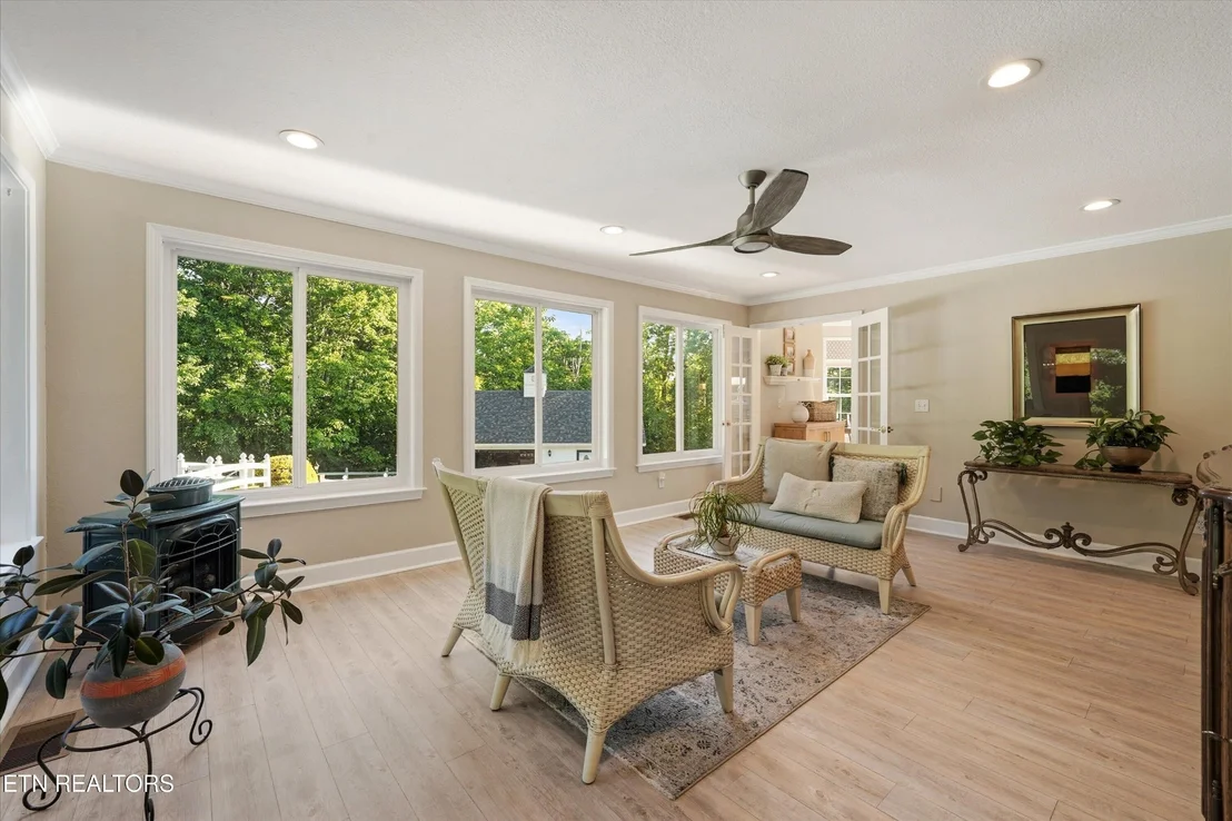 Photo of 619 Emerald Ave
