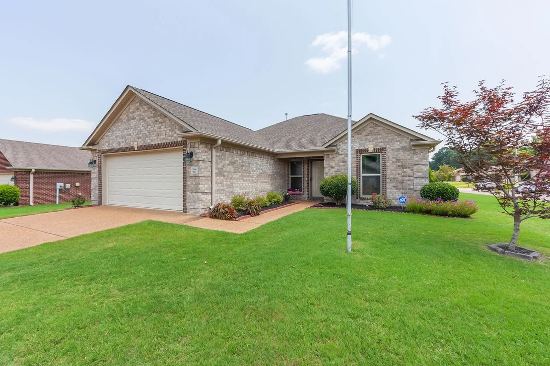 Photo of 44 Little Brook Ln
