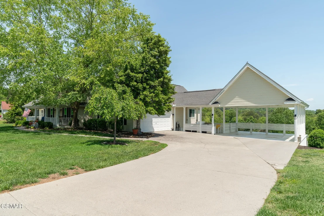 Photo of 884 River Cliff Drive