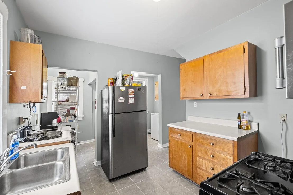 Photo of 985 FORREST AVE
