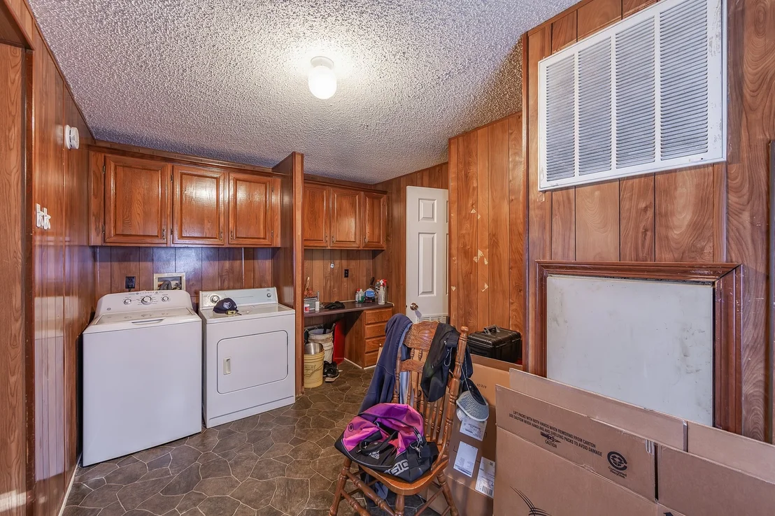 Photo of 182 Lakeshore Dr