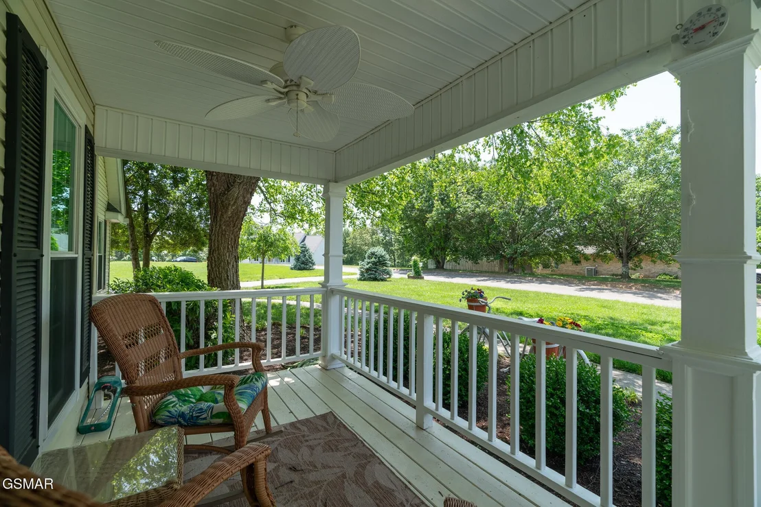 Photo of 884 River Cliff Drive