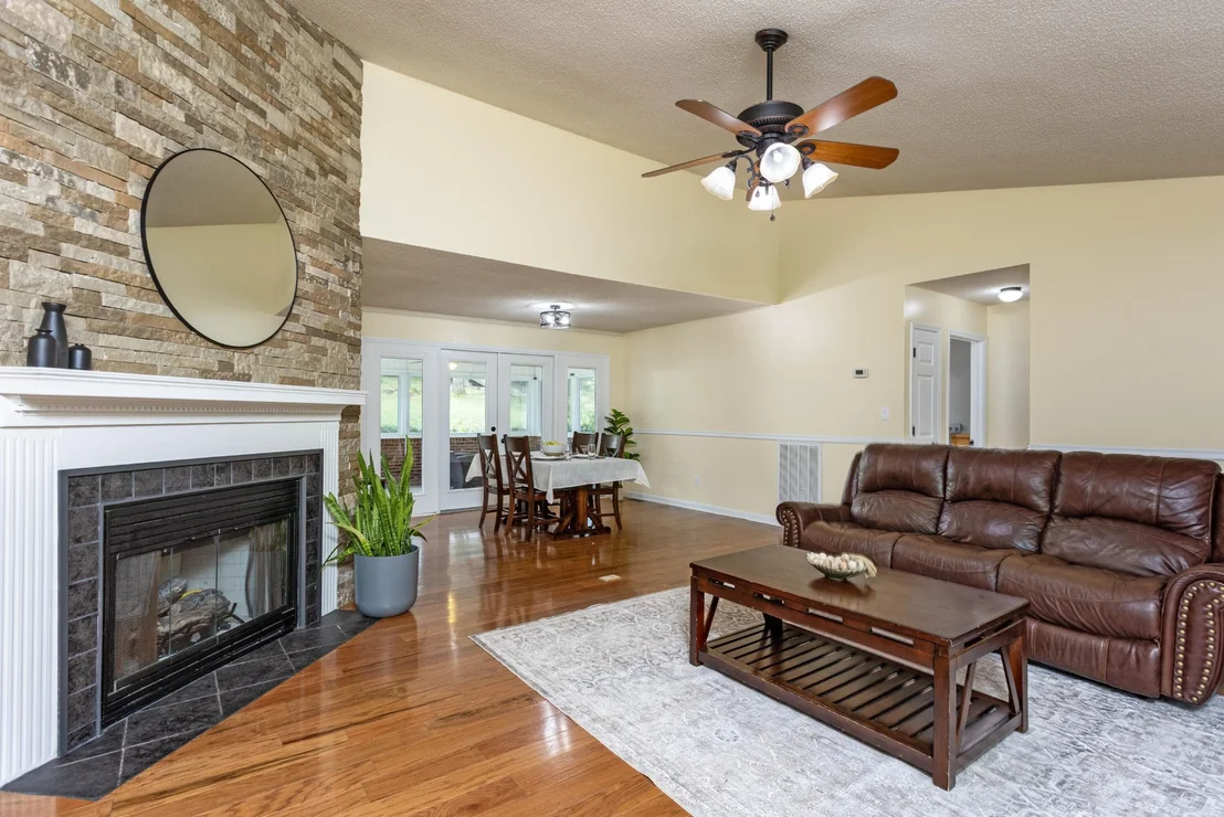 Photo of 715 Carmen Drive