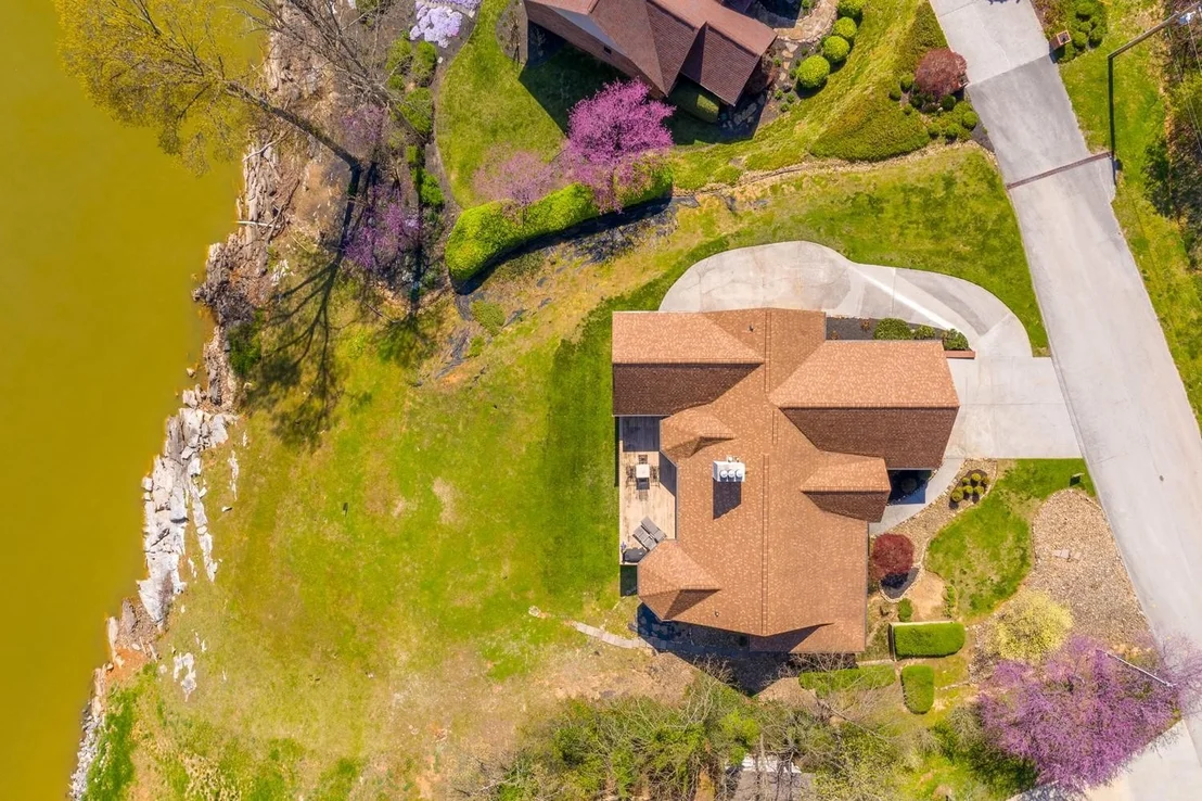 Photo of 950 Holtsinger Drive