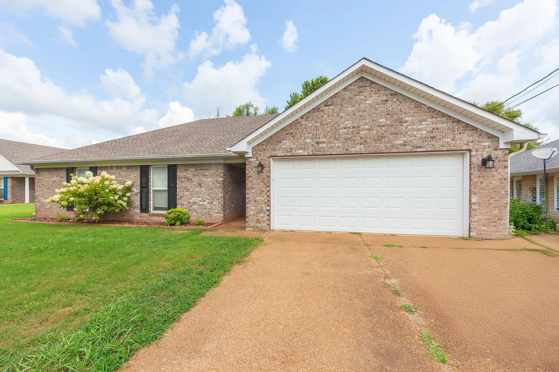 Photo of 163 Romie Dr