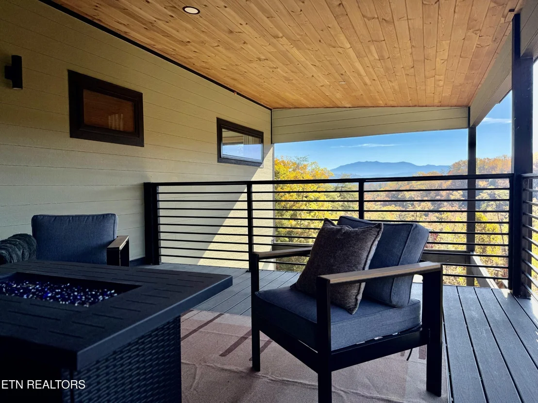 Photo of 1540 Bear Valley Rd