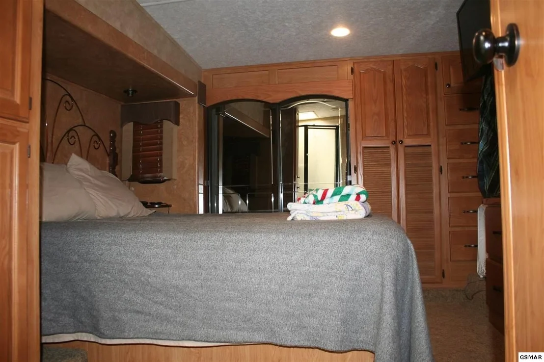 Photo of 5355 Parkway East