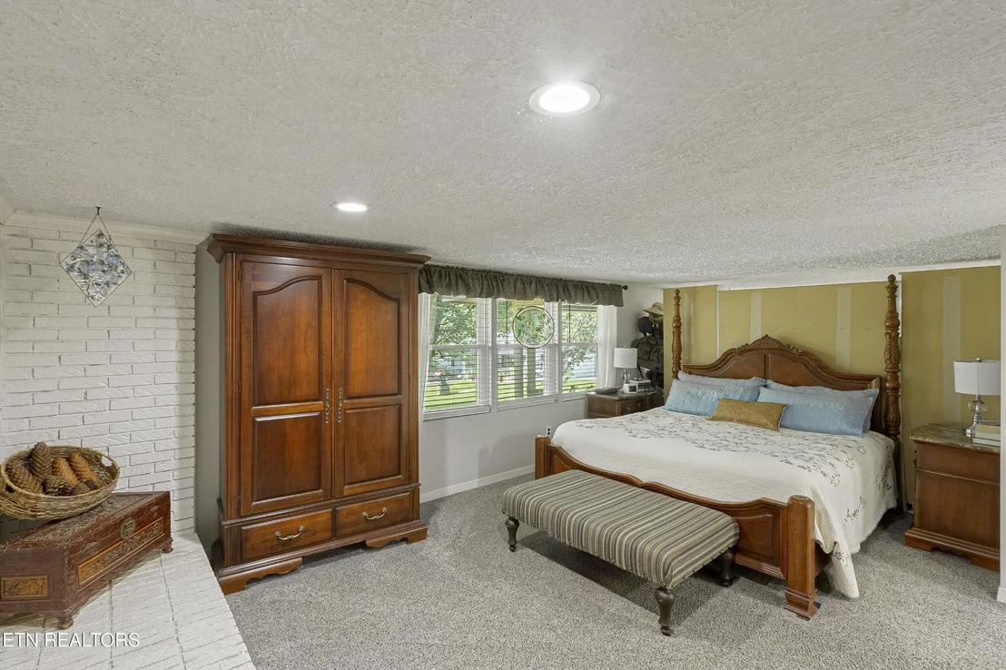 Photo of 175 Oswego Rd