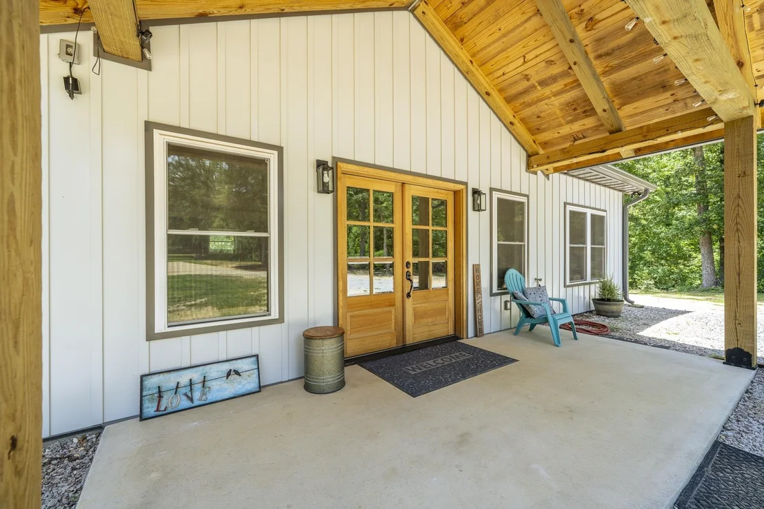 Photo of 395 WEST DR