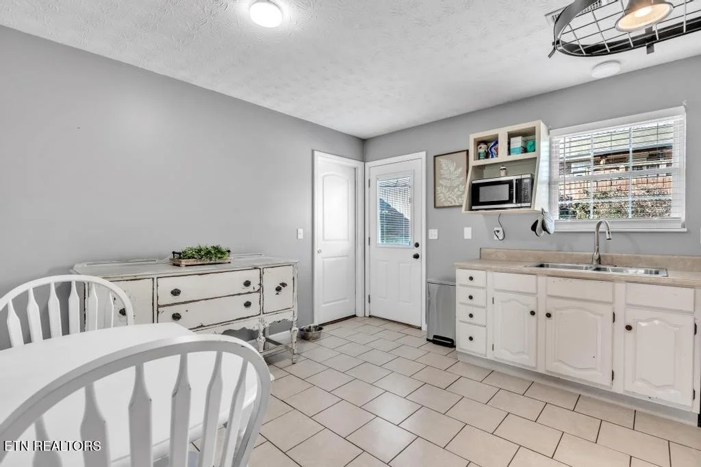 Photo of 7512 Bathsheba Lane