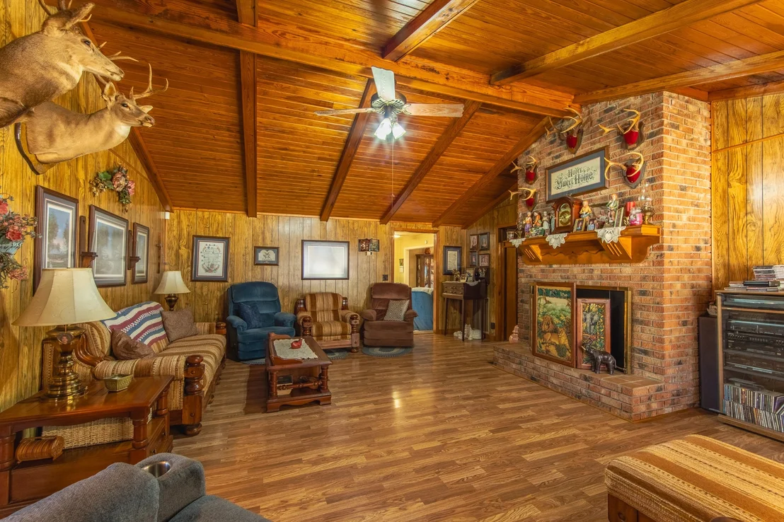 Photo of 605 Robinson Rd