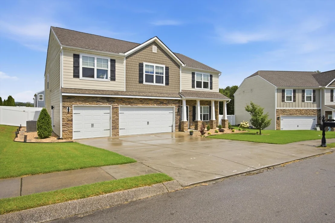 Photo of 49 Ridgelake Circle