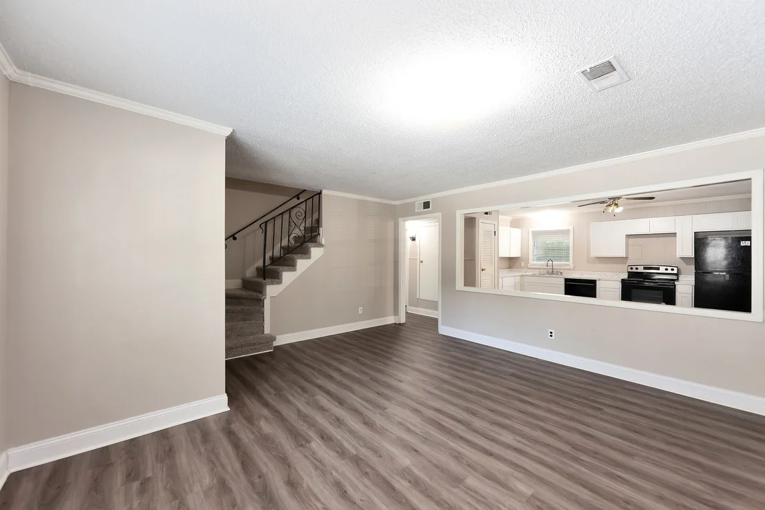 Photo of 566 Pearson Dr