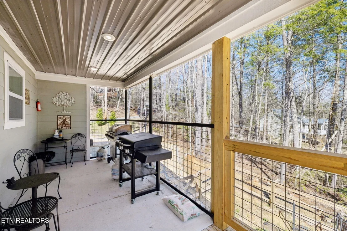 Photo of 330 Rainbow Circle