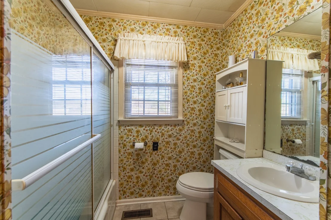 Photo of 605 Robinson Rd