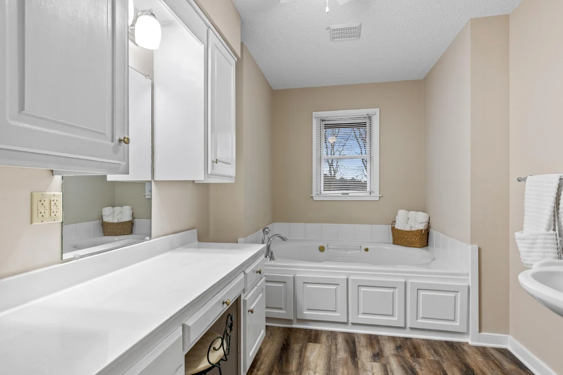 Photo of 446 Jamestown Road