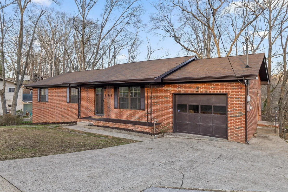 Photo of 142 Douglas Drive