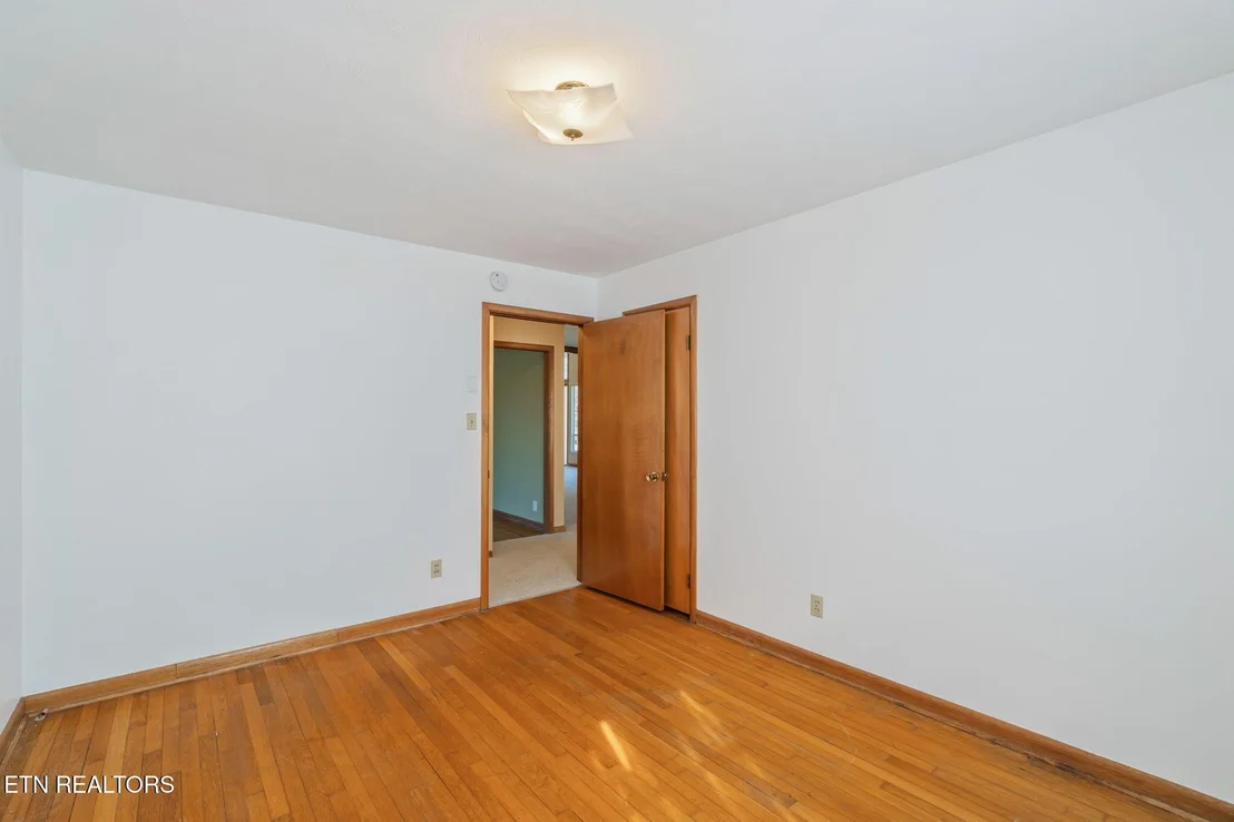 Photo of 7237 Oakmeade Rd