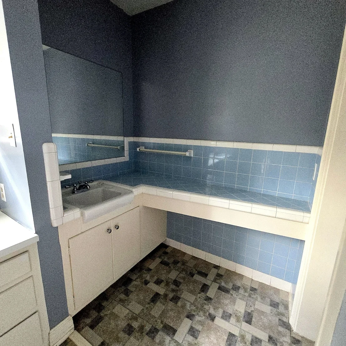 Photo of 105 3rd Ave E