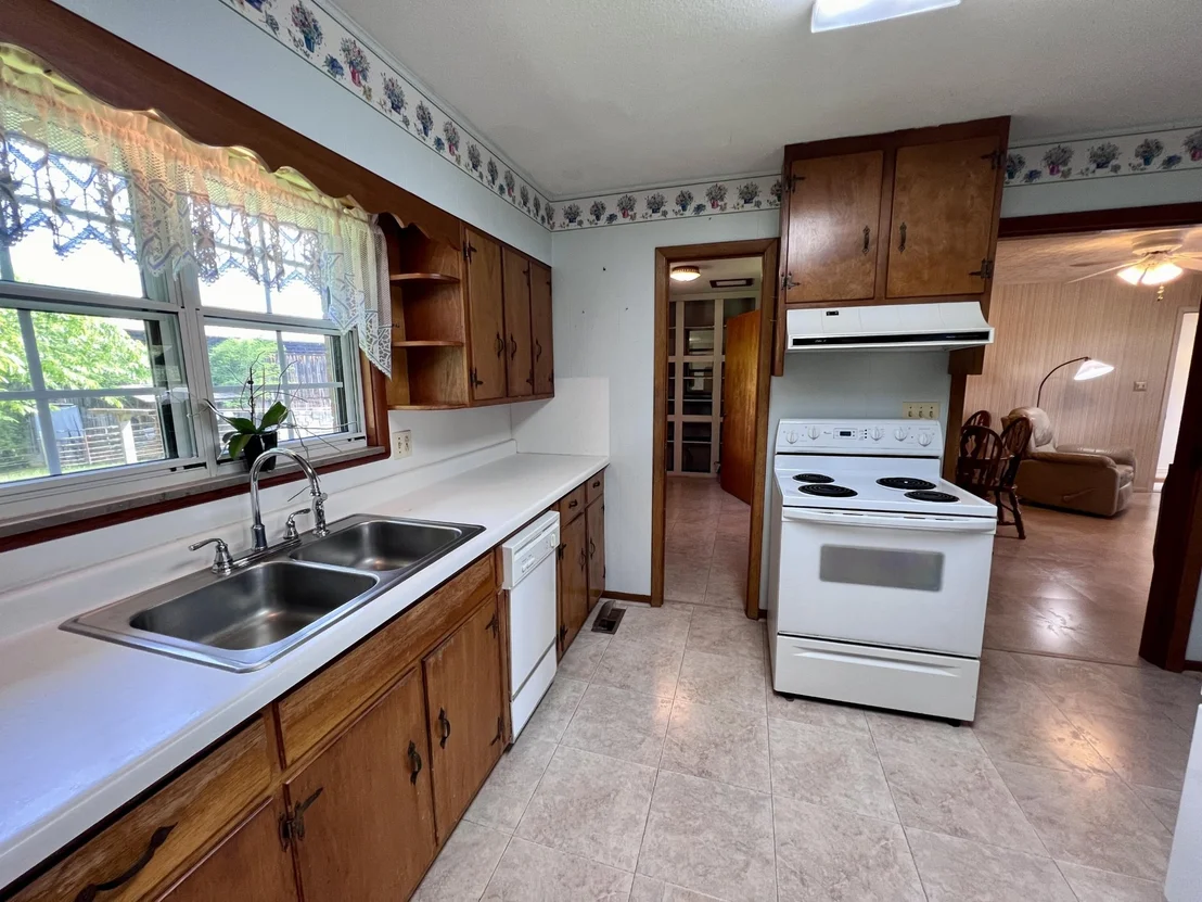 Photo of 1689 Ridge Road
