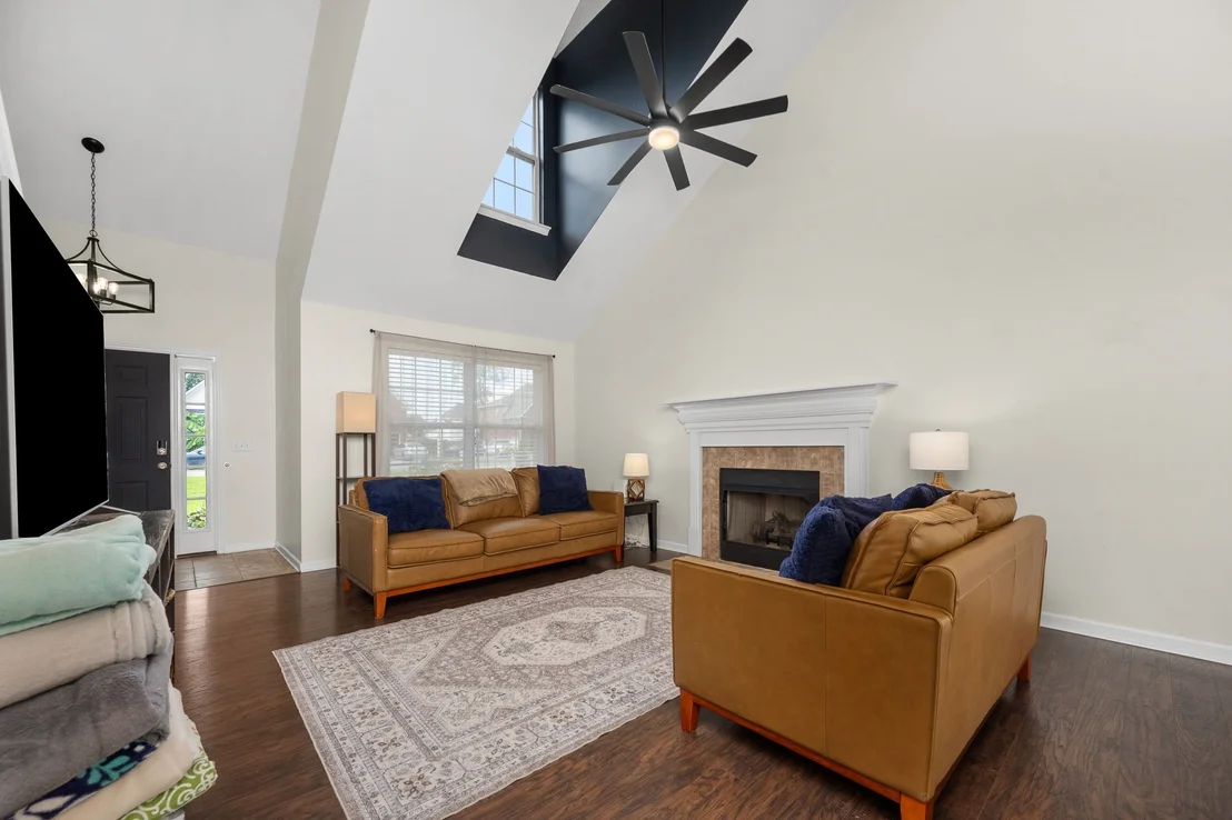 Photo of 3434 Leslie Ln