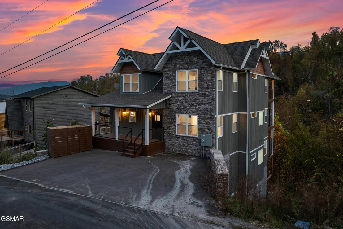 Photo of 652 Pinecrest Drive