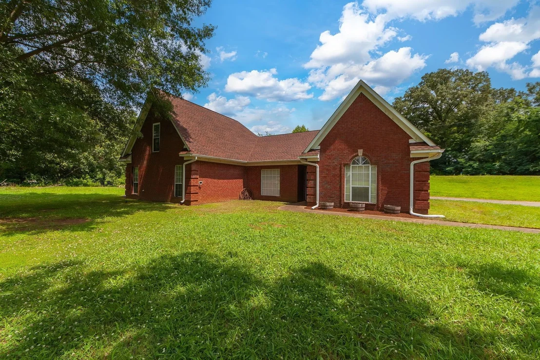 Photo of 135 DAVIS RD